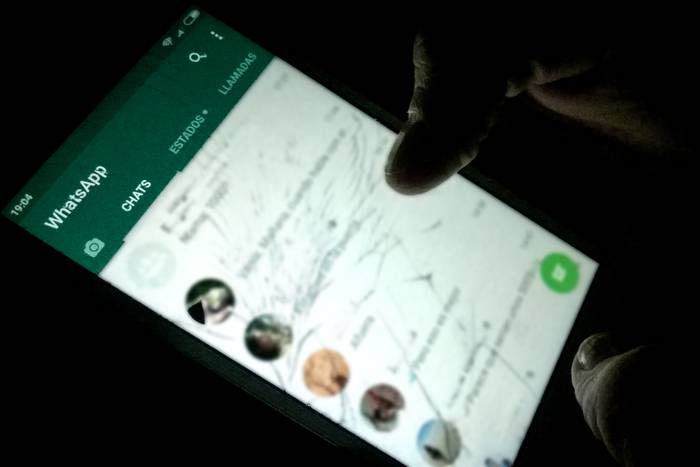 Foto principal del artículo 'Brasileños afirman haber detectado falla de seguridad en Whatsapp Web' · Foto: Javier Calvelo, adhocFOTOS