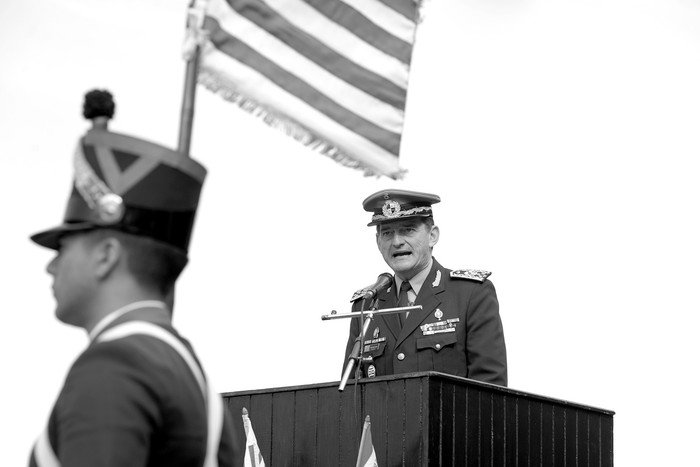 Guido Manini Ríos, comandante en jefe del Ejército, ayer, durante el 206° aniversario del Ejército Nacional. Foto: Andrés Cuenca.