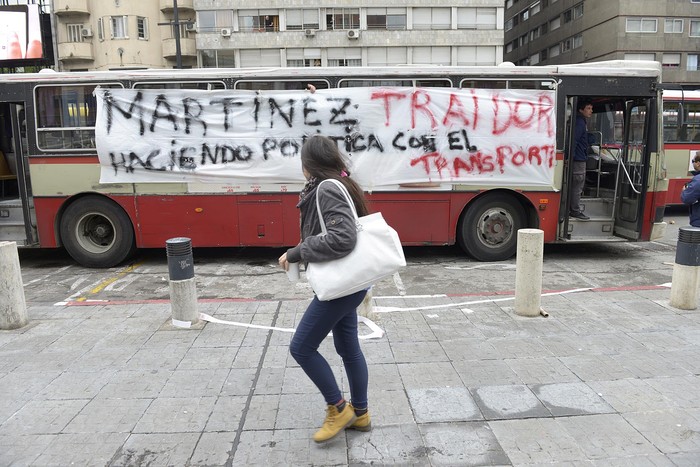 Movilización de ASCOT frente a la Intendencia de Montevideo. (archivo, octubre de 2017) · Foto: Andrés Cuenca
