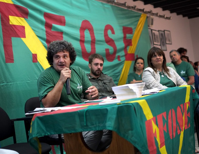 Gustavo Ricci, durante la conferencia del lanzamiento de las firmas contra la Ley de Riego, en el local de la Federación de Funcionarios de OSE. (archivo, diciembre de 2017) · Foto: Pablo Vignali