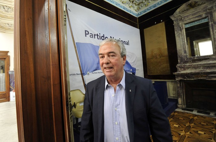 Luis Alberto Heber, luego de la conferencia de prensa, en la casa del Partido Nacional. Foto: Federico Gutiérrez