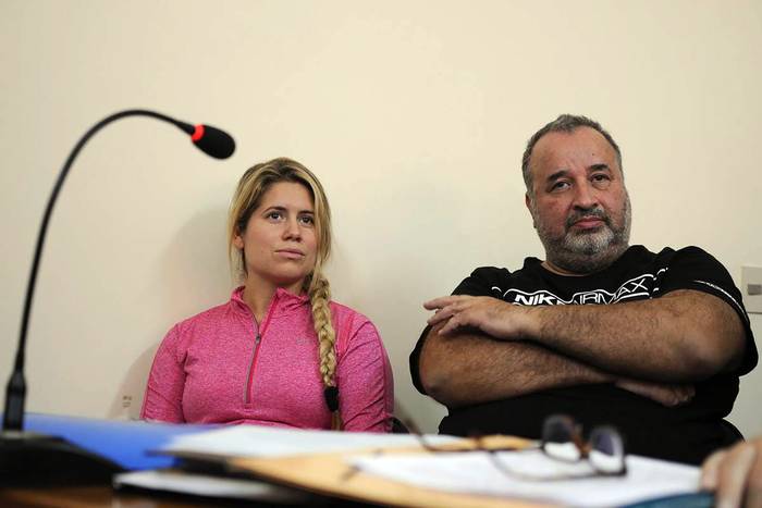 Paola Fiege y Marcelo Balcedo, durante una audiencia judicial (archivo, enero de 2018). · Foto: Juan Manuel Ramos