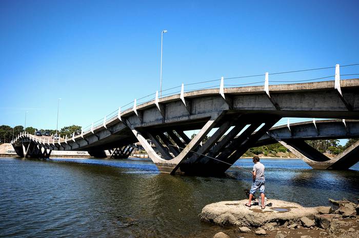 Puente Leonel Viera de la Barra de Maldonado (archivo, febrero de 2018). · Foto: Javier Calvelo, adhocFOTOS
