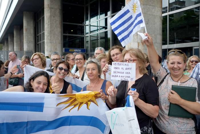 Manifestación de deudores del Banco Hipotecario (archivo, febrero de 2018). · Foto: Pablo Vignali, adhocfotos