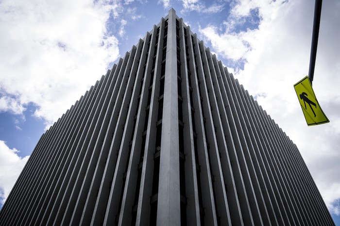 Sede de UTE, "Palacio de la Luz", en Montevideo (archivo, marzo de 2018). · Foto: Javier Calvelo, adhocFOTOS