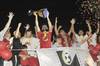 Fernando Casanova, capitán de Durazno, tras la obtención de la 15ª Copa Nacional de Selecciones, el sábado, en el estadio Silvestre Octavio Landoni.
· Foto: Fernando Morán Fernando Casanova, capitán de Durazno, tras la obtención de la 15ª Copa Nacional de Selecciones, el sábado, en el estadio Silvestre Octavio Landoni.
· Foto: Fernando Morán