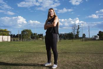 Deyna Morales en la cancha del club San Jacinto de baby fútbol. Foto: Sandro Pereyra Deyna Morales en la cancha del club San Jacinto de baby fútbol. Foto: Sandro Pereyra