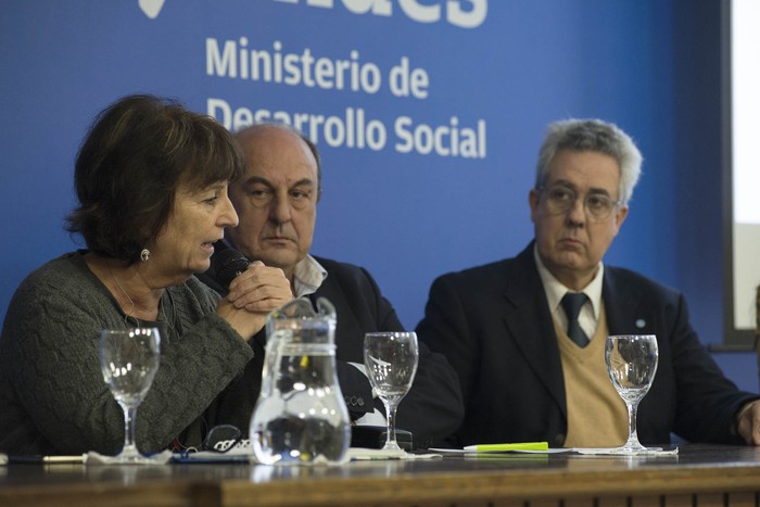 Marisa Lindner, Gerardo Lorbeer y Vicente Plata, ayer, en el Mides. · Foto: Andrés Cuenca