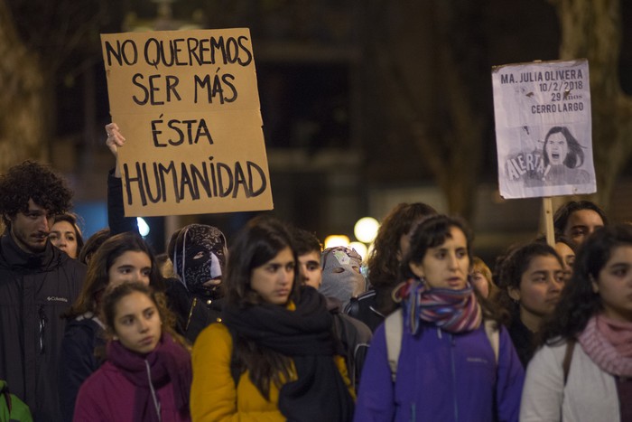  Alerta feminista, ayer, en 18 de Julio. Foto: Andrés Cuenca · Foto: Andrés Cuenca