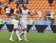 Edinson Cavani y Diego Godín al final del partido ante Egipto en Ekaterimburgo.