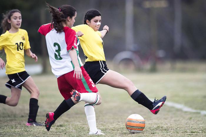 Partido entre Guaraní Sarandí y Cimarrón, por la decimosexta Copa Nacional de Fútbol Femenino, Copa ONU Mujeres - Gol al Futuro, en el parque Fidelino Sosa de Minas. (archivo, junio de 2018) · Foto: Fernando Morán
