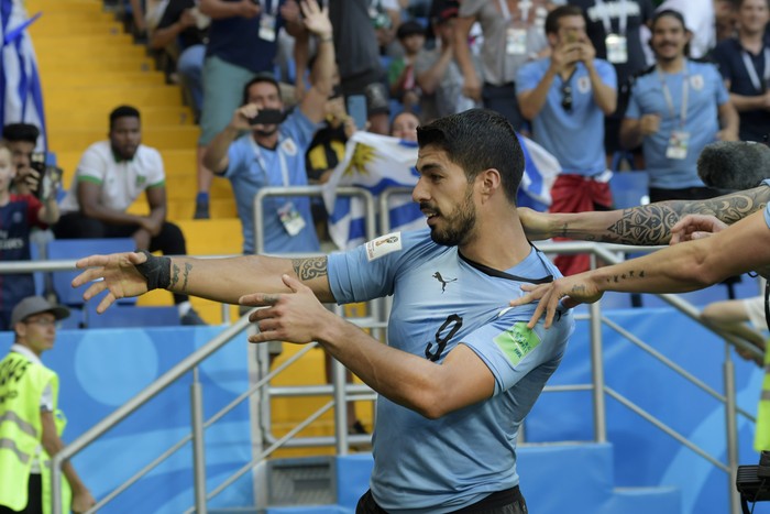Luis Suárez festeja su gol ante Arabia Saudita · Foto: Sandro Pereyra