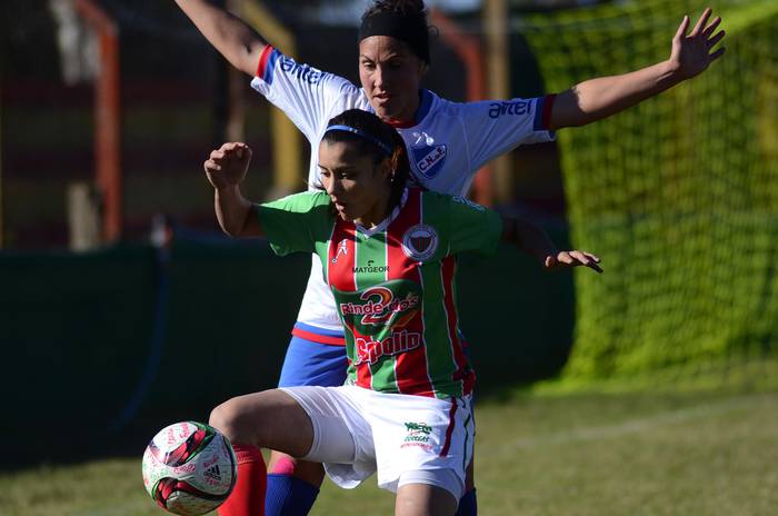 Colón-Nacional en el Torneo Apertura de fútbol femenino (archivo, 2018). · Foto: Pablo Vignali