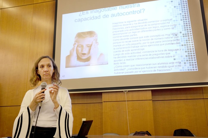 Charla de Lorena Canet Juric sobre autorregulación, en facultad de psicología. · Foto: Pablo Vignali