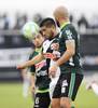 Facundo Bonifazi, de Racing, Jonathan dos Santos, de Danubio, y Pablo Lacoste, de Racing, ayer, en el estadio Jardines del Hipódromo. · Foto: Iván Franco Facundo Bonifazi, de Racing, Jonathan dos Santos, de Danubio, y Pablo Lacoste, de Racing, ayer, en el estadio Jardines del Hipódromo. · Foto: Iván Franco