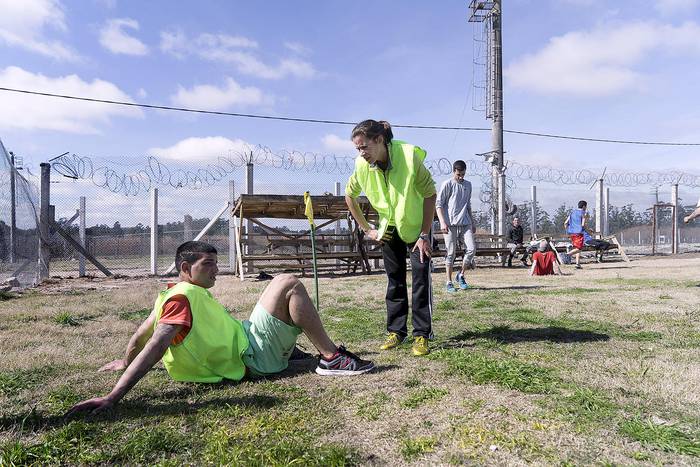 Fútbol en el Comcar con la entrenadora Stefania Maggiolini · Foto: Mariana Greif