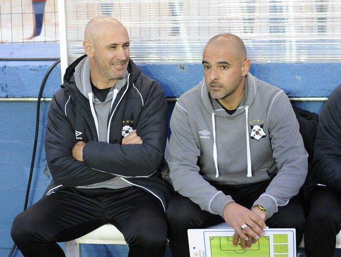 Eduardo Espinel y Osvaldo Carro, durante el partido Nacional - Wanderers por el campeonato Clausura, en el Parque Central. (archivo, setiembre de 2018) · Foto: Sandro Pereyra