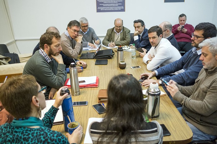 Reunión de las gremiales médicas, el Ministerio de Economía, el Ministerio de Trabajo y Seguridad Social, y empresarios. 
 · Foto: Pablo Vignali