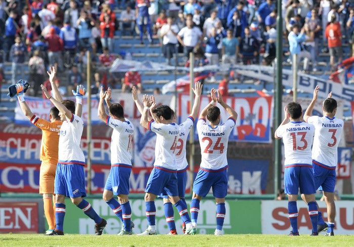 Los jugadores de Nacional, el sábado al final del clásico. · Foto: Sandro Pereyra