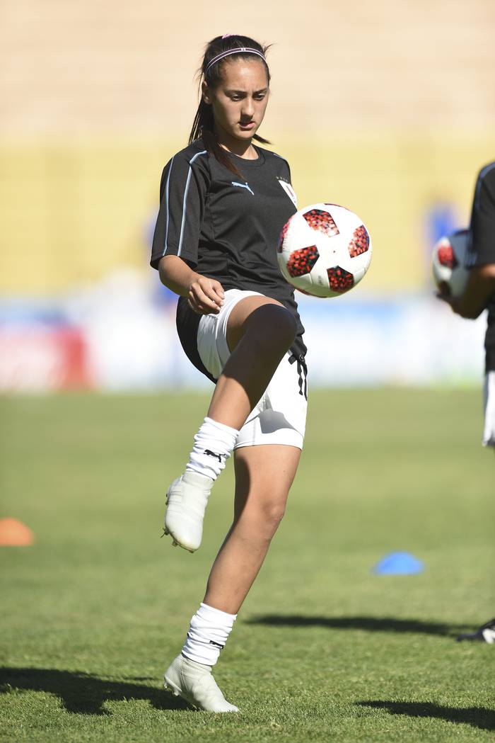Juliana Viera, en un entrenamiento de Uruguay durante la Copa Mundial Femenina sub 17, en el estadio Domingo Burgueño, en Maldonado (archivo, noviembre 2018). · Foto: Fernando Morán