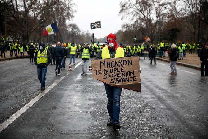 Protestas de los “chalecos amarillos”, el sábado, en París.  · Foto: Abdulmonam Eassa