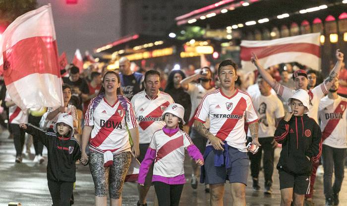 Hinchas de River Plate celebran en Buenos Aires el triunfo ante Boca.
 · Foto: Raggio Alberto / AFP