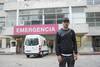 Marcos Álvarez, ayer, en la puerta de la emergencia del Hospital de Clínicas. · Foto: Santiago Mazzarovich Marcos Álvarez, ayer, en la puerta de la emergencia del Hospital de Clínicas. · Foto: Santiago Mazzarovich