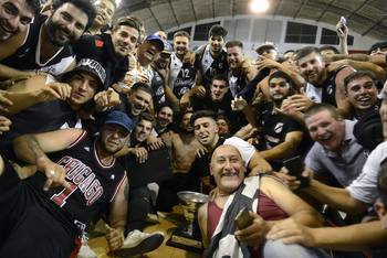 Festejos tras vencer a Reducto 88 a 79. Festejos tras vencer a Reducto 88 a 79.