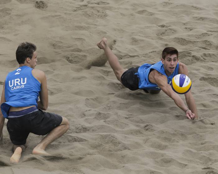 Marco Cairus y Mauricio Vieyto durante el partido de beach volley frente a Cuba, por los Juegos Panamericanos Lima 2019. Foto: Paul Vallejos/Lima 2019.