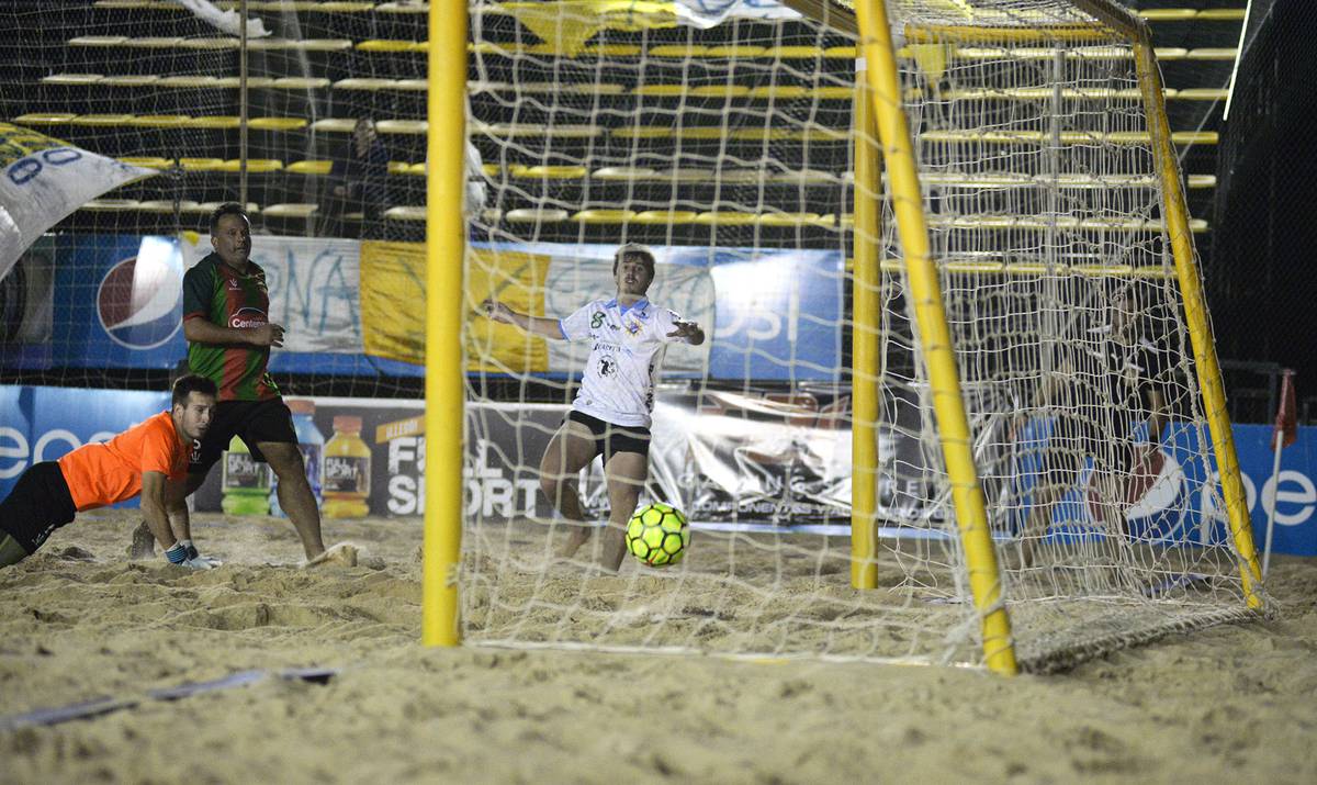 Arranca el Campeonato de Fútbol Playa en Arenas del Plata » Portal