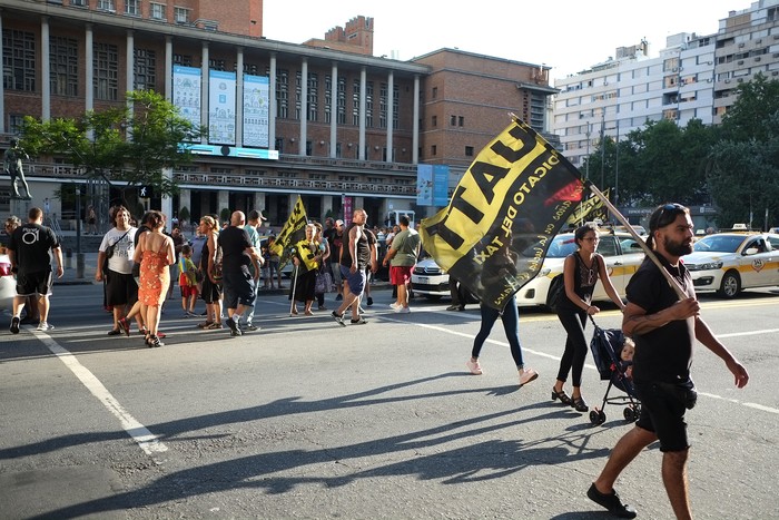 Movilización del SUATT fente a la Intendencia de Montevideo (archivo, enero de 2019). · Foto: Pablo Vignali
