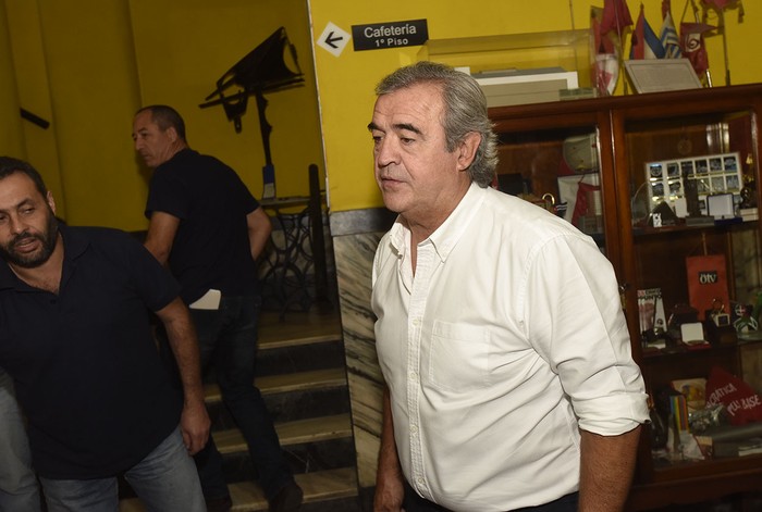 Jorge Larrañaga asiste a una reunión en la sede del PIT CNT. · Foto: Federico Gutiérrez