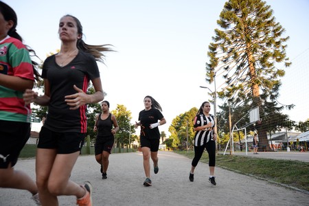 Entrenamiento de Fénix Canelones. · Foto: Natalia Rovira Entrenamiento de Fénix Canelones. · Foto: Natalia Rovira