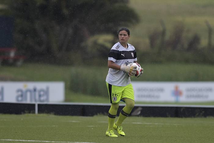 Sofía Olivera, durante un entrenamiento de la selección uruguaya de fútbol, en el Complejo Uruguay Celeste. (archivo, febrero de 2019) · Foto: Sandro Pereyra