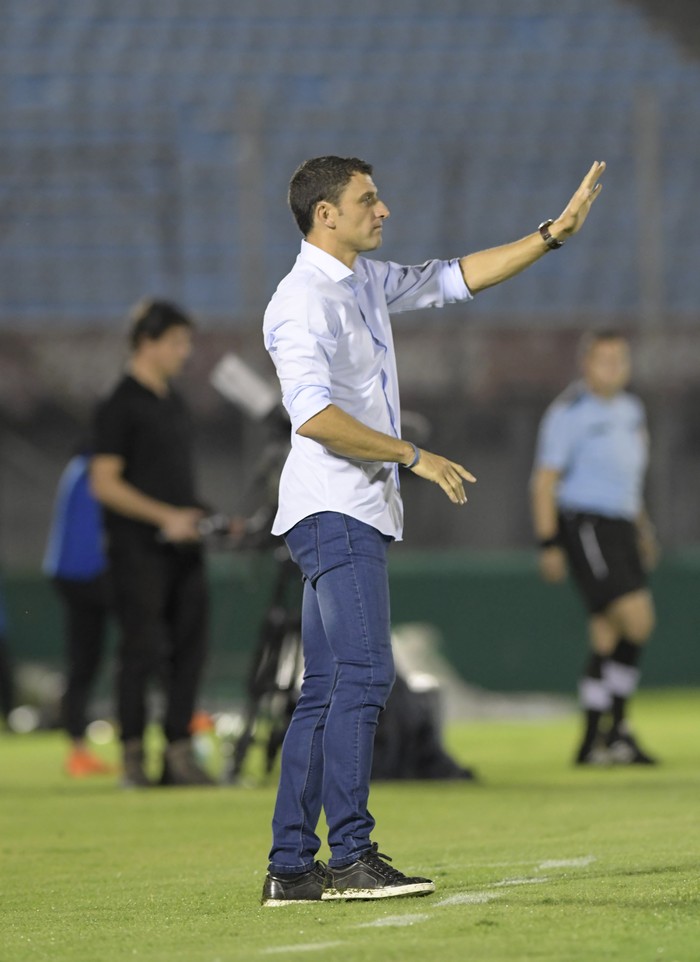 Roman Cuello, durante un partido en el estadio Centenario. Foto: Sandro Pereyra (archivo, marco 2017)