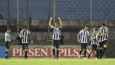 Rodrigo Pastorini, de Wanderers, festeja el primer gol a Peñarol. · Foto: Sandro Pereyra Rodrigo Pastorini, de Wanderers, festeja el primer gol a Peñarol. · Foto: Sandro Pereyra