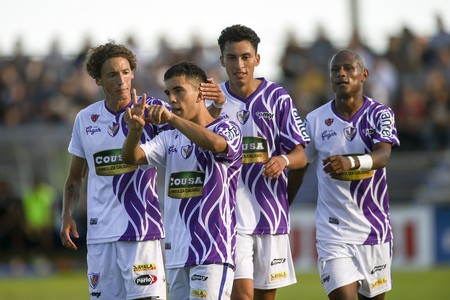 Leonardo Cecilio Fernández, de Fénix, convierte por la 6ta. fecha del Torneo Apertura 2019 "Juan Lazaroff", el sábado 23 de marzo de 2019 en el Parque Capurro, en Montevideo / Foto: Fernando Morán. Leonardo Cecilio Fernández, de Fénix, convierte por la 6ta. fecha del Torneo Apertura 2019 "Juan Lazaroff", el sábado 23 de marzo de 2019 en el Parque Capurro, en Montevideo / Foto: Fernando Morán.