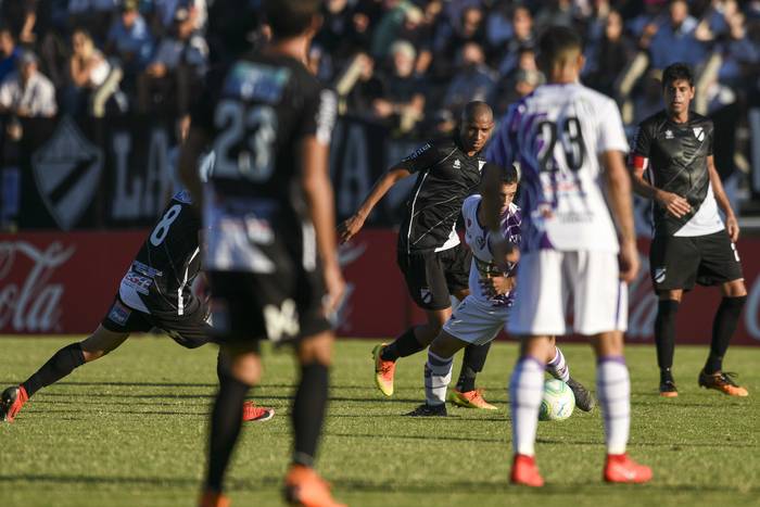 Fénix-Danubio, en el Parque Capurro. · Foto: Fernando Morán