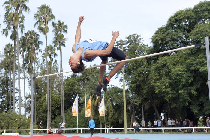 Mauro Pons, durante la competencia de salto alto, que lo tuvo como el vencedor.  · Foto: Sandro Pereyra