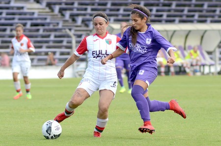 Alejandra Bentancur, de Boston River, y Alejandra Scavino, de Defensor Sporting. · Foto: Pablo Vignali Alejandra Bentancur, de Boston River, y Alejandra Scavino, de Defensor Sporting. · Foto: Pablo Vignali