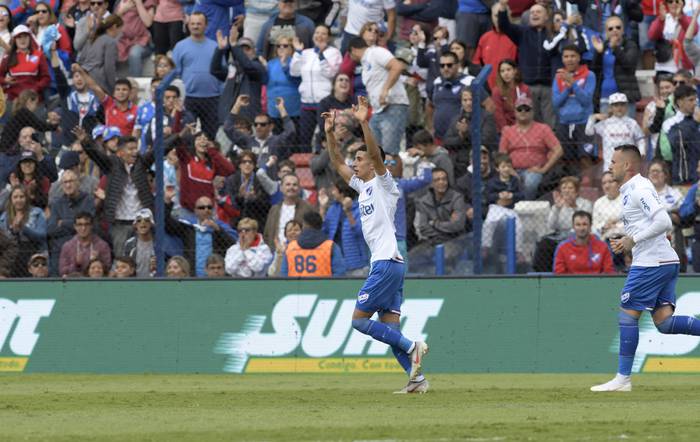 Santiago Rodríguez y Rodrigo Amaral, tras el primer gol de Nacional.  · Foto: Sandro Pereyra