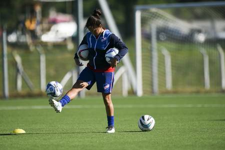 Juliana Castro, de Nacional, previo al juego por la 3ª etapa del Torneo Apertura del Campeonato Uruguayo de Primera División, el domingo 7 de abril de 2019 en el Complejo Los Céspedes, en Montevideo. / Foto: Fernando Morán. · Foto: Fernando Morán Juliana Castro, de Nacional, previo al juego por la 3ª etapa del Torneo Apertura del Campeonato Uruguayo de Primera División, el domingo 7 de abril de 2019 en el Complejo Los Céspedes, en Montevideo. / Foto: Fernando Morán. · Foto: Fernando Morán