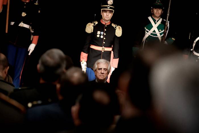 Tabaré Vázquez, durante un acto de asunción de comandante en jefe del Ejército, en el Instituto Militar de Estudios Superiores de Montevideo (archivo, abril de 2019). · Foto: Javier Calvelo, adhocFOTOS
