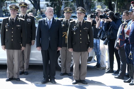 José Bayardi en el acto de asunción del comandante en jefe del Ejército, Claudio Feola. · Foto: Javier Calvelo, adhocFOTOS José Bayardi en el acto de asunción del comandante en jefe del Ejército, Claudio Feola. · Foto: Javier Calvelo, adhocFOTOS
