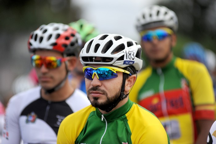 Ciclistas previo a la largada de la segunda etapa de la Vuelta Ciclista del Uruguay. · Foto: Federico Gutiérrez
