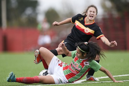 Leila Micaela Domínguez, de Progreso, y Camila Santos, de Colón, por la 6ª fecha del Torneo Apertura de Primera División, el 19 de mayo, en el Complejo Rentistas. · Foto: Fernando Morán Leila Micaela Domínguez, de Progreso, y Camila Santos, de Colón, por la 6ª fecha del Torneo Apertura de Primera División, el 19 de mayo, en el Complejo Rentistas. · Foto: Fernando Morán