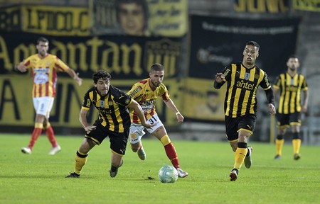 Peñarol y Progreso en el Estadio Campeón del Siglo por la decimocuarta fecha del Torneo Apertura. · Foto: Sandro Pereyra Peñarol y Progreso en el Estadio Campeón del Siglo por la decimocuarta fecha del Torneo Apertura. · Foto: Sandro Pereyra