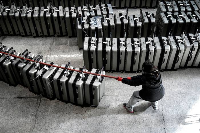 Sembrado de urnas para la elección interna en local de la Corte Electoral de Montevideo · Foto: Javier Calvelo, adhocFOTOS