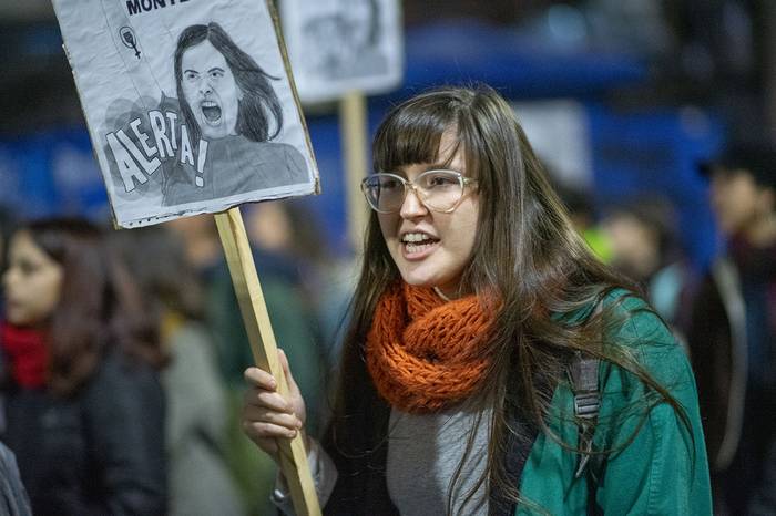 Alerta feminista por la avenida 18 de Julio. · Foto: Mariana Greif