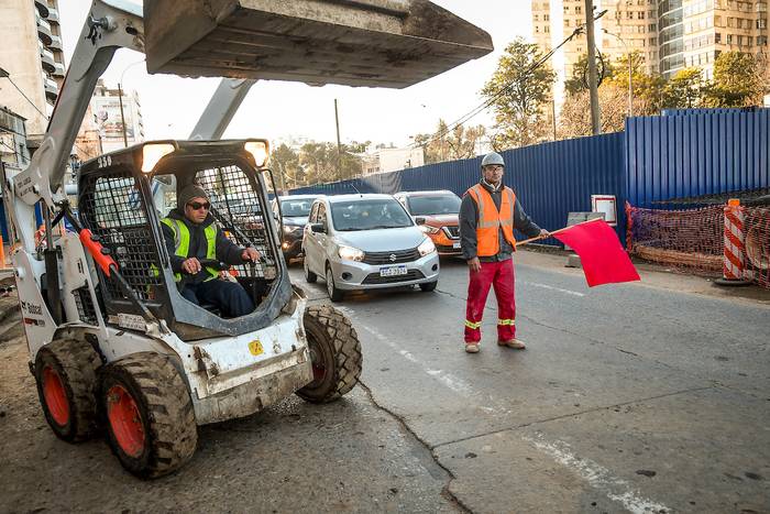 Obras para construir el túnel en avenida Italia y Centenario (archivo, julio de 2019). · Foto: Javier Calvelo, adhocFOTOS